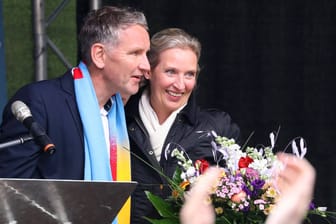 Thüringens AfD-Chef Björn Höcke, Bundeschefin Alice Weidel: Die beiden gaben sich in Erfurt das Mikro in die Hand.