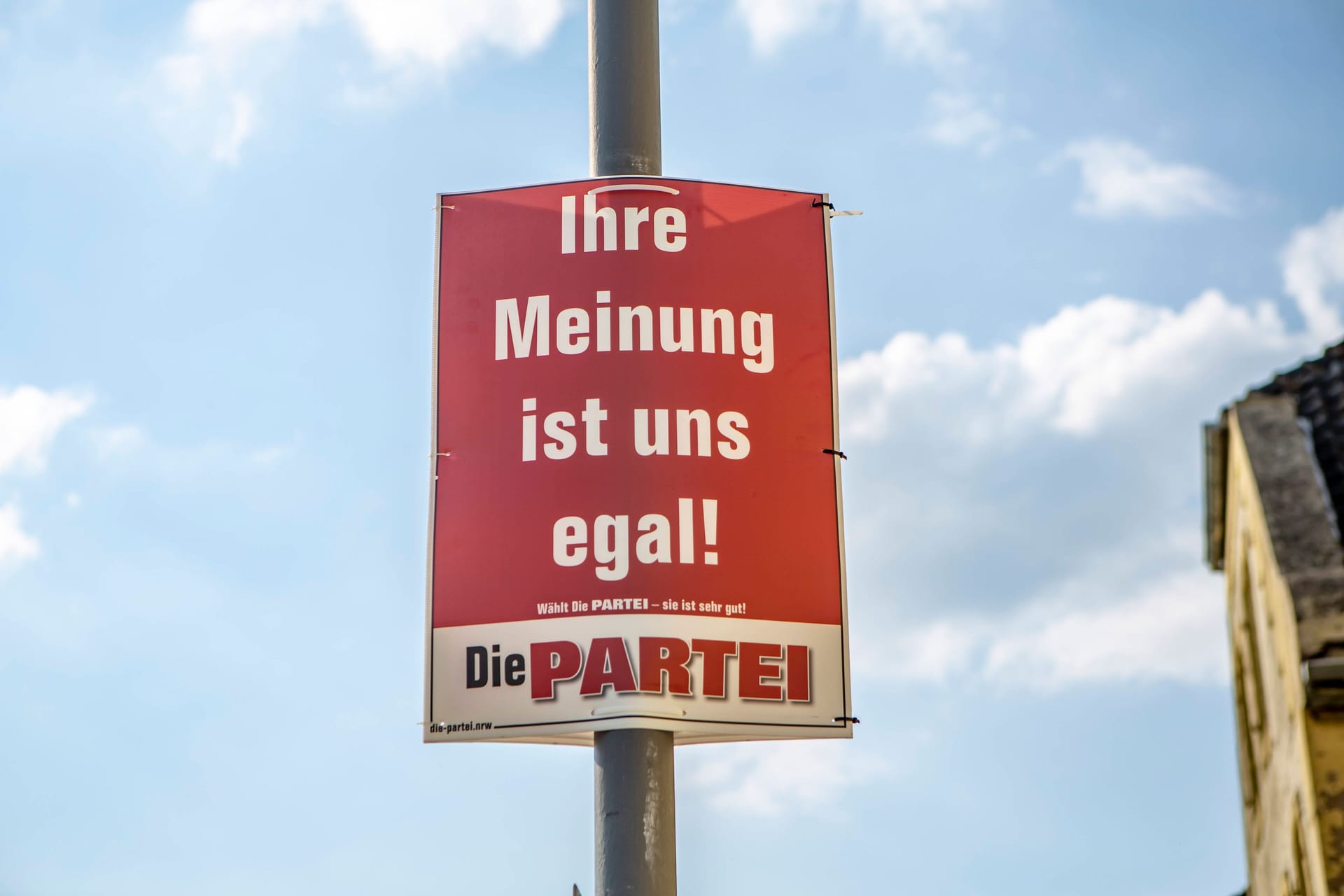 Ein Wahlplakat der Partei "Die PARTEI": Sie bedienen sich häufig satirischen Stilmitteln.