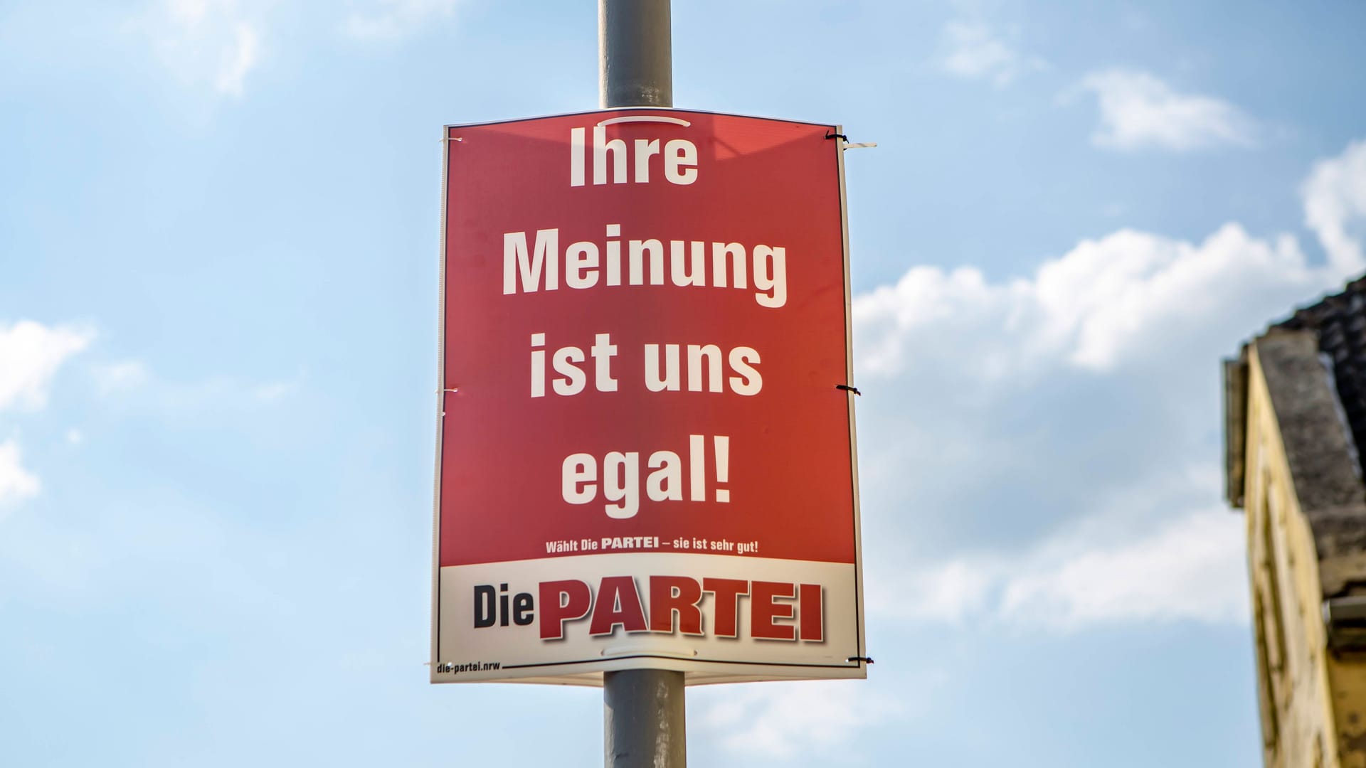 Ein Wahlplakat der Partei "Die PARTEI": Sie bedienen sich häufig satirischen Stilmitteln.