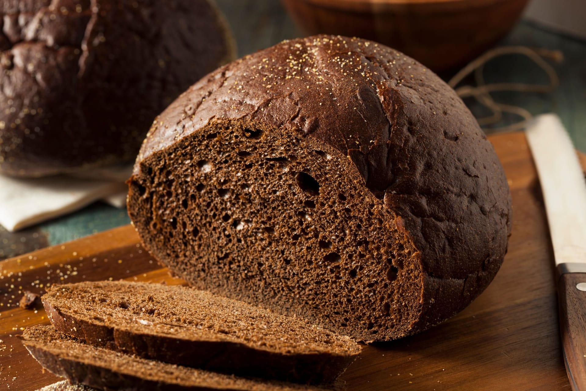 Das Vollkornbrot ist leicht verdaulich und eignet sich damit bestens als Abendbrot.