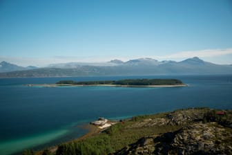 Engelsøy, Norwegen: Von der fünf Millionen Euro teuren Insel aus blicken Sie direkt auf die Lofoten.