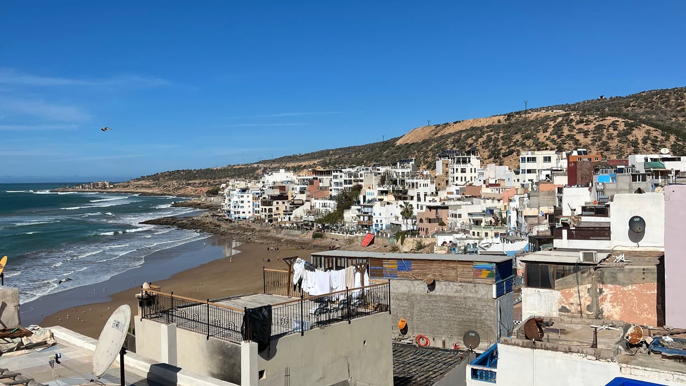 Blick von der Dachterrasse des Hostels in Marokko: Chatsky macht hier keinen Urlaub.