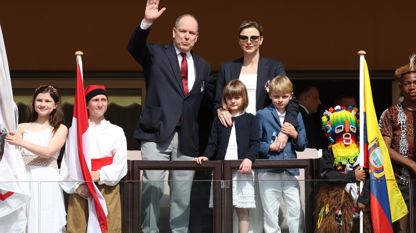 Die monegassische Fürstenfamilie bei einem Rugby-Turnier am 22. April 2022