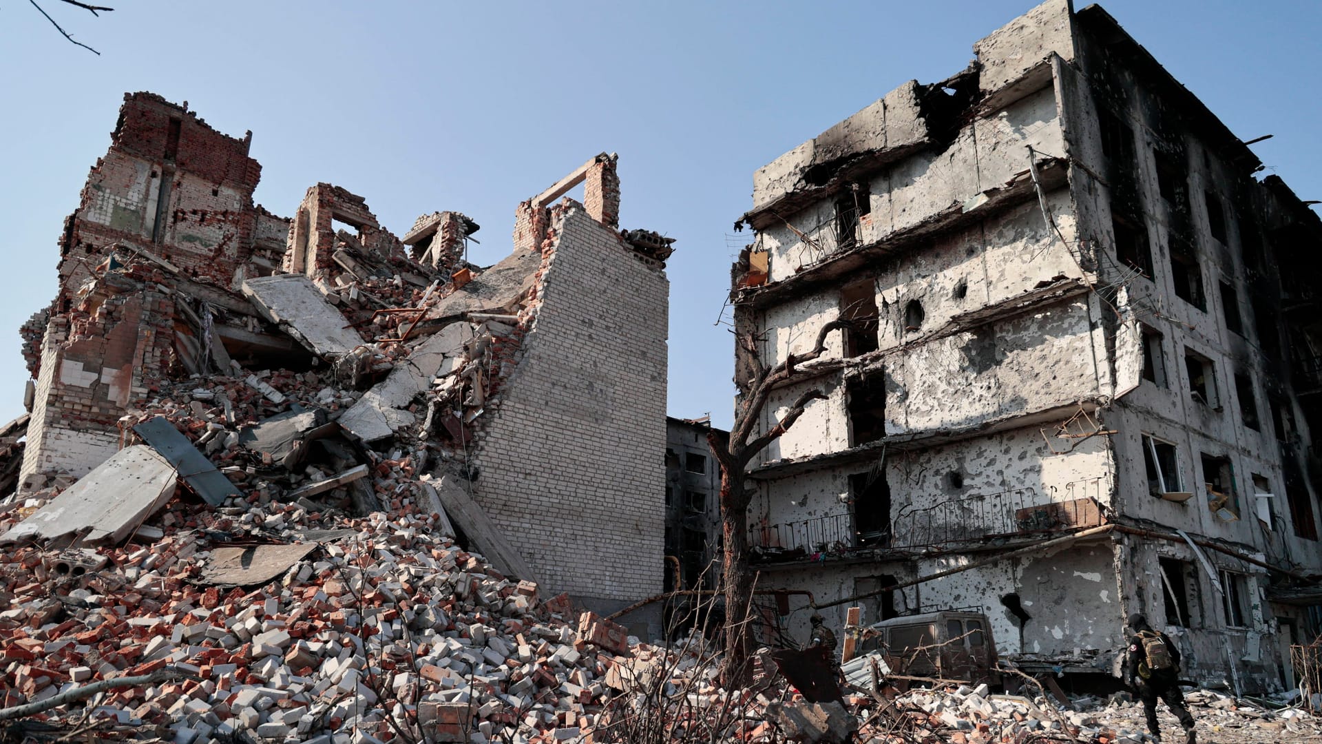 Zerstörtes Haus in Bachmut (Archivbild): Die Ukraine wirft Russland vor, die Taktik der verbrannten Erde anzuwenden.