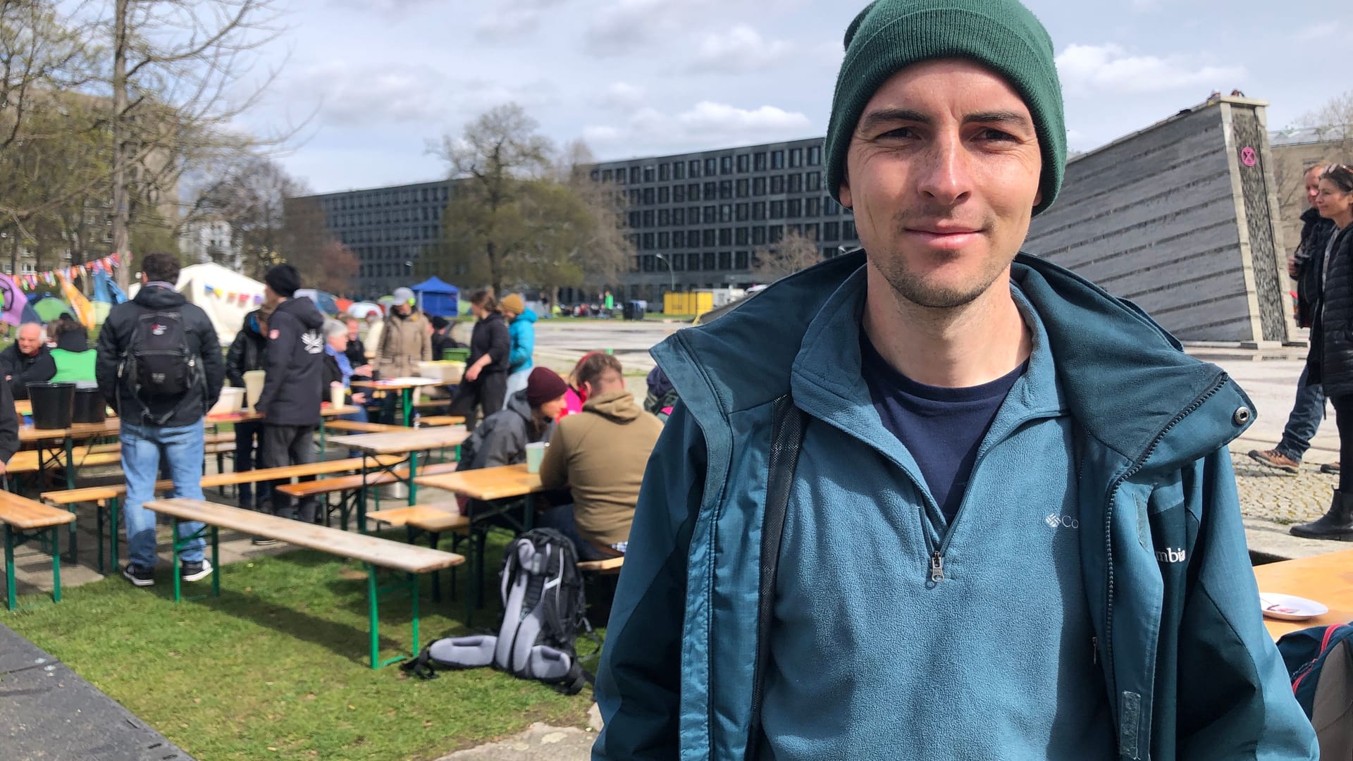 Dominik Lange im Klimacamp: Er ist Aktivist bei "Extinction Rebellion".