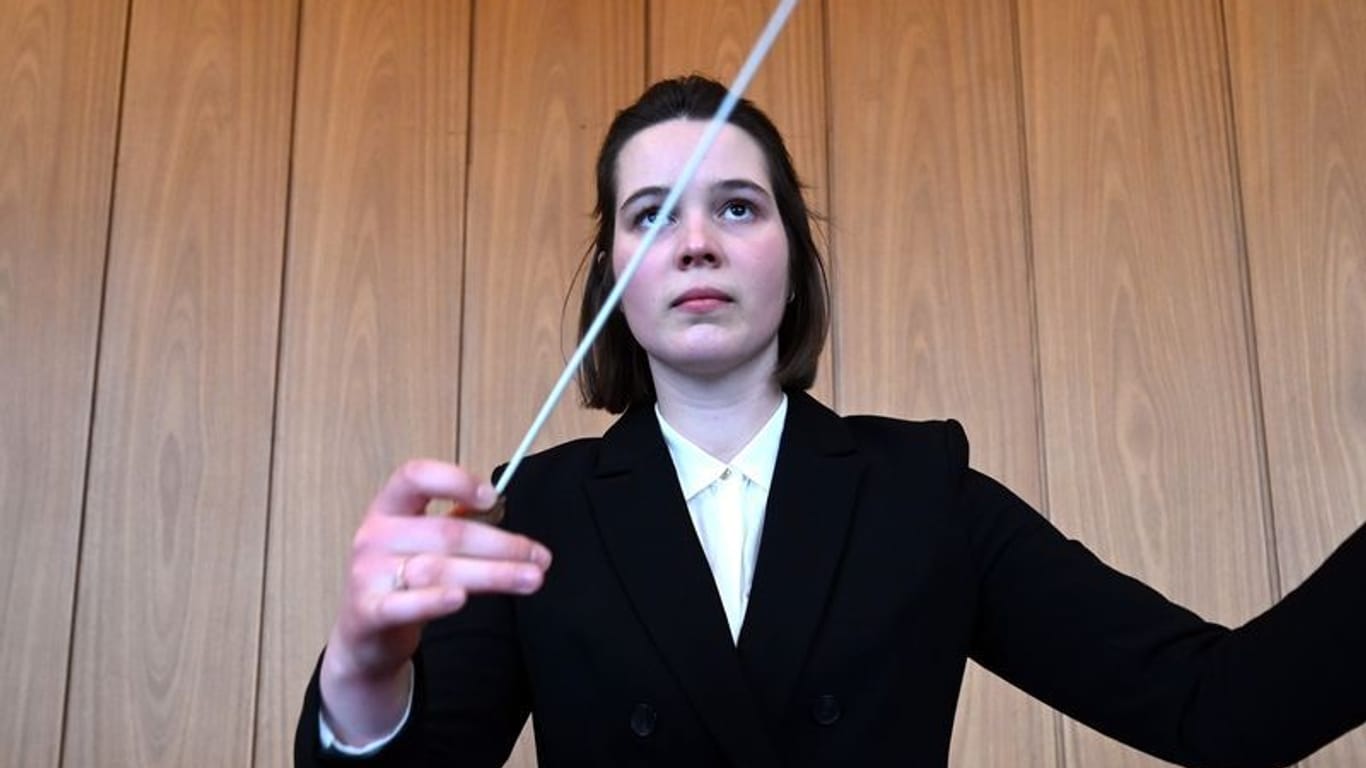 Nachwuchs-Dirigentin Mareike Jörling ist eine von wenigen Frauen in ihrem Beruf.