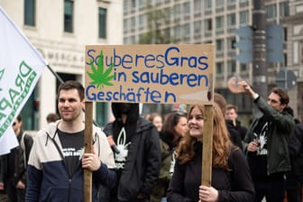 Global Marijuana March 2022 in München (Archivbild): Die Regierung will Marihuana kontrolliert ausgeben.