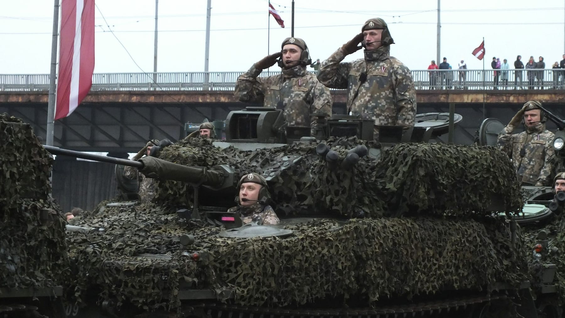 Bitwa |  Z powodu wojny: Łotwa przywraca służbę wojskową