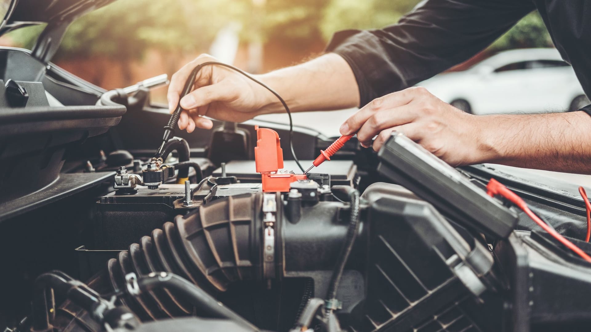 Größe oder vollständig leere Batterien benötigen länger zum Aufladen.