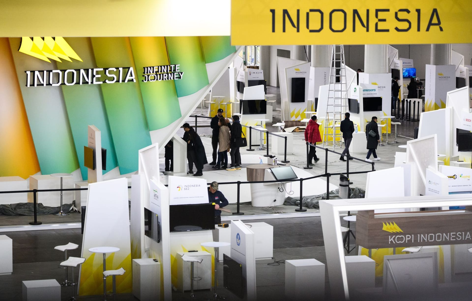 Der Stand des Partnerlandes Indonesien wird auf der Hannover Messe aufgebaut: Die weltgrößte Industriemesse findet vom 17. bis 21. April 2023 statt.