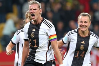 Deutschlands Nationalspielerinnen bejubeln ein Tor: Gegen die Niederlande jubeln die DFB-Stars nicht im TV.