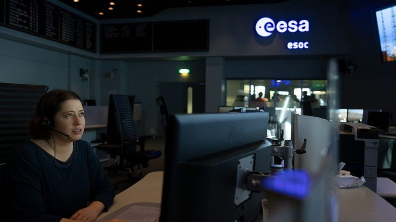 Deutsche Mitarbeit: Im Europäischen Raumflugkontrollzentrum (ESOC) in Darmstadt wird die Missionsingenieurin Angela Dietz den Start der Sonde betreuen.