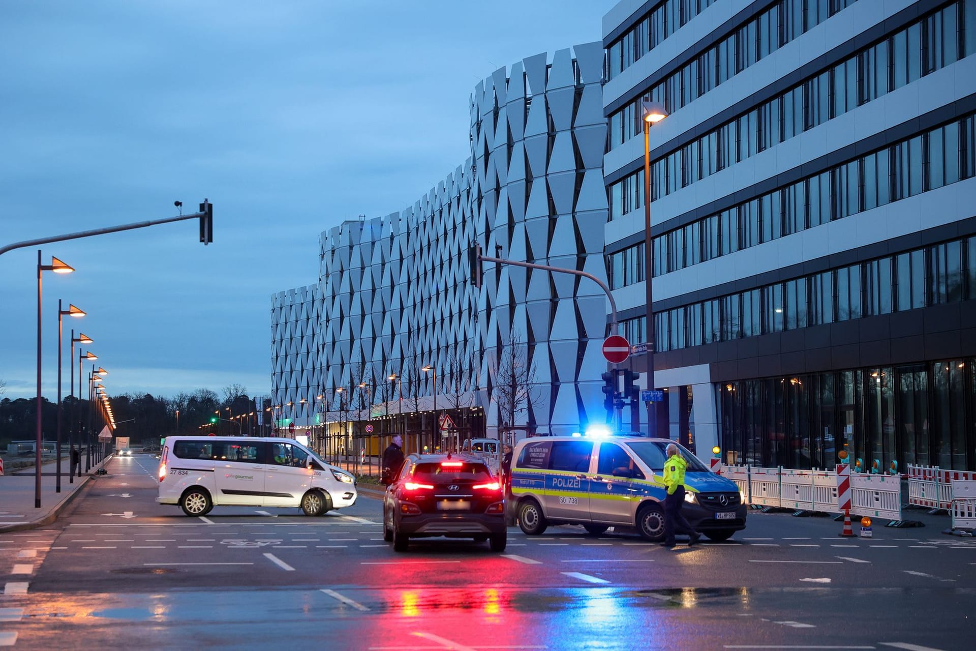 Zwei Tote in Parkhaus Frankfurter Flughafen