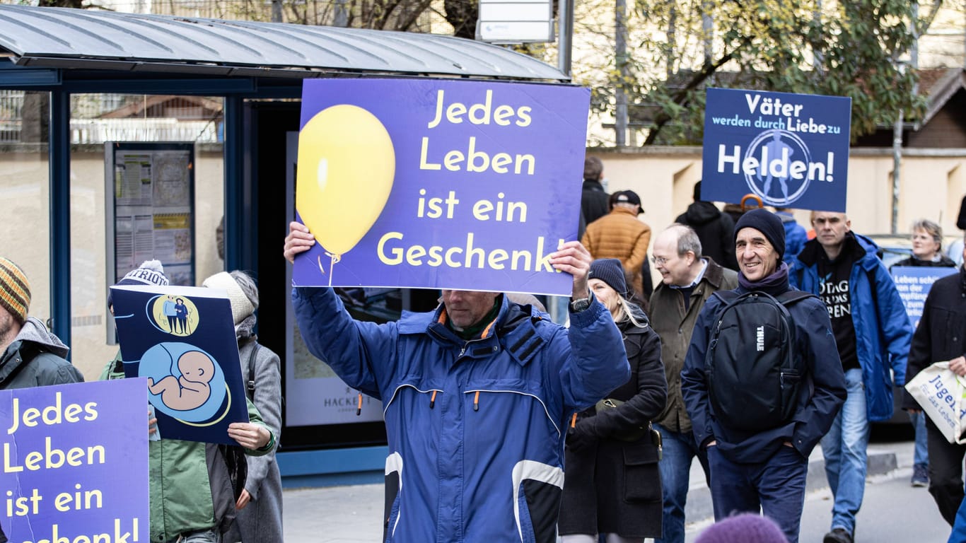 Demonstration von Abtreibungsgegnern in München Ende März (Archivbild): Bei einer Veranstaltung rund um die Demo waren auch Rechtsextreme vor Ort.