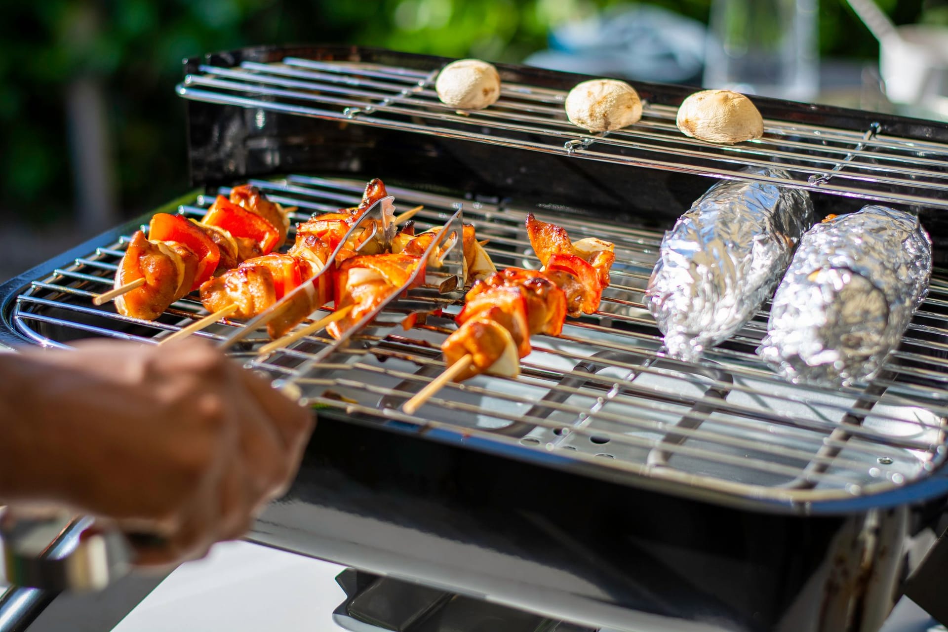 Die besten Elektrogrills für leckeren Grillgenuss auf dem Balkon.