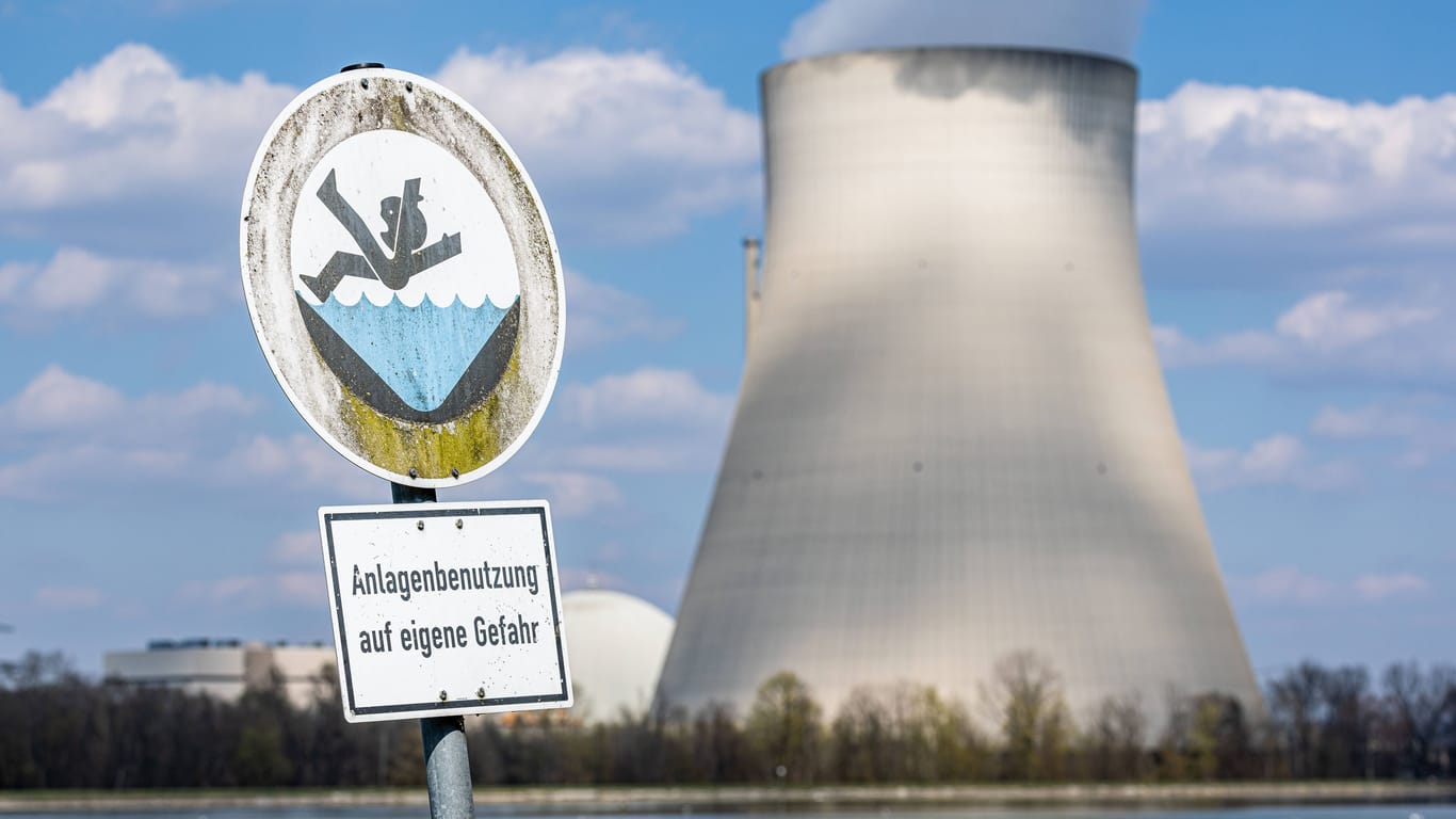 Ein Umweltverband lädt zu "Abschaltfesten" an den AKW-Standorten: Um Mitternacht werden die Reaktoren heruntergefahren.
