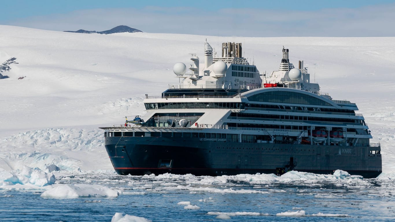 Das Expeditionsschiff "Le Commandant Charcot" in der Antarktis: Der Eisbrecher lässt sich nun in Hamburg bestaunen.