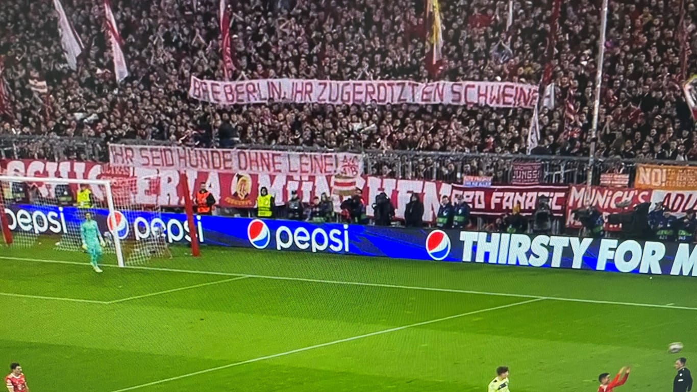 Bayern-Fans beleidigen Berliner Polizei