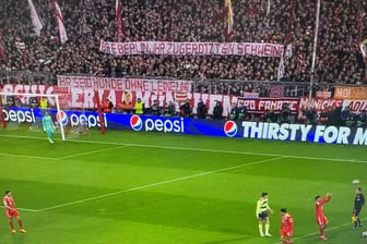 Bayern-Fans beleidigen Berliner Polizei