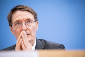 Karl Lauterbach: Die Pflegereform des Bundesgesundheitsministers sieht höhere Beiträge zur Pflegeversicherung vor – auch für Rentner.
