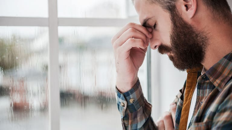 Kältereize durch niedrige Temperaturen können Spannungskopfschmerzen triggern.