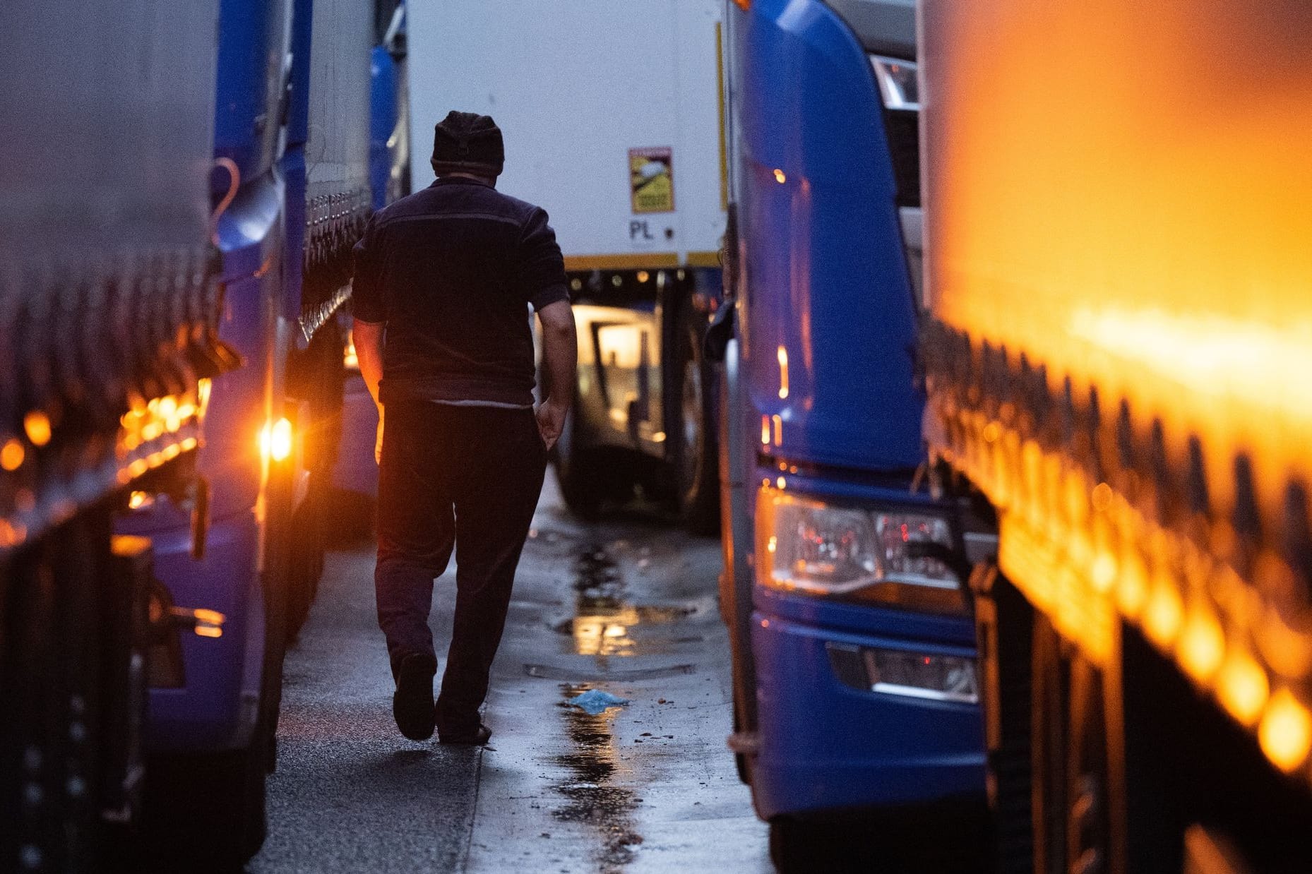 Streikende LKW-Fahrer auf Raststätte Gräfenhausen West