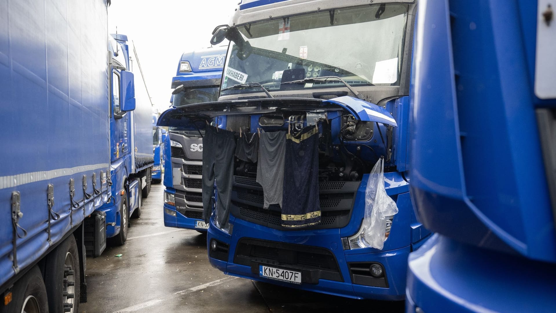 Streikende LKW-Fahrer auf Raststätte Gräfenhausen West