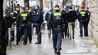 Polizei kontrolliert Demonstrationsverbot in Neukölln