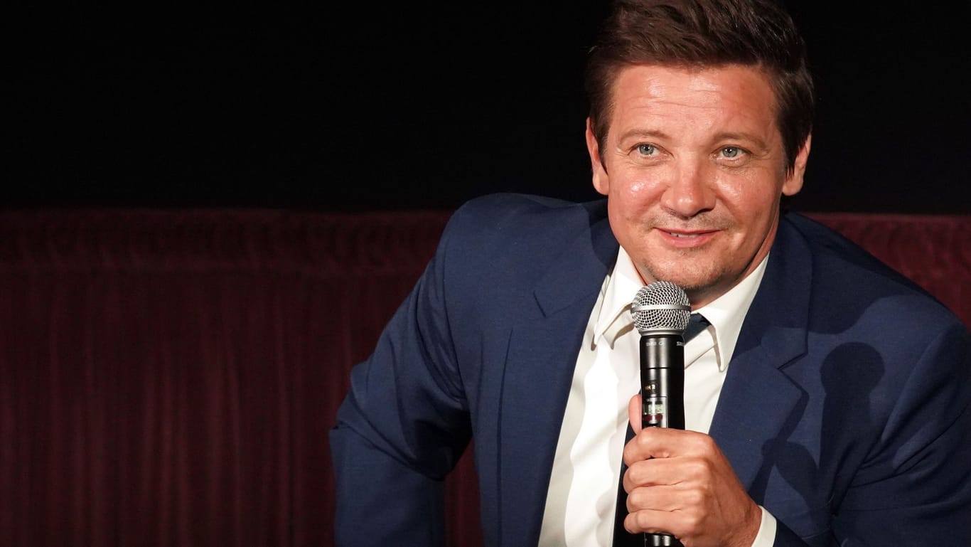 Jeremy Renner: Der Schauspieler verletzte sich schwer, nun ist er zurück.