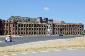 Die ehemalige Conti-Fabrik in Hannover-Limmer (Archivbild): Bald soll hier die Abrissbirne kreisen.