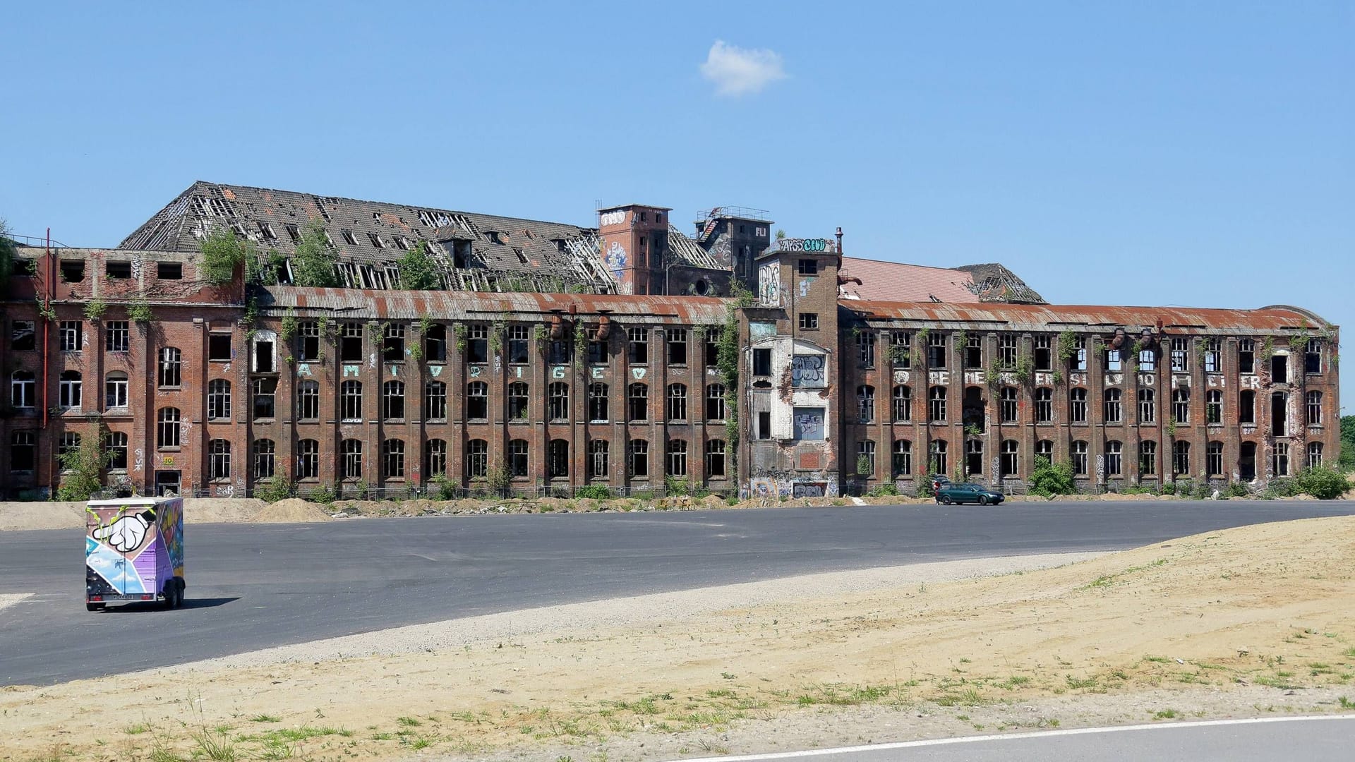 Die ehemalige Conti-Fabrik in Hannover-Limmer (Archivbild): Bald soll hier die Abrissbirne kreisen.