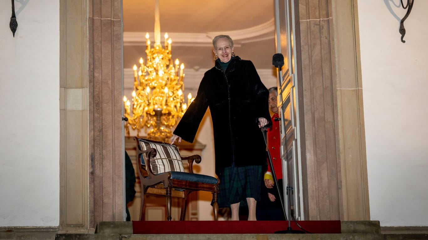 Königin Margrethe beim ersten Auftritt seit ihrer Rücken-OP.