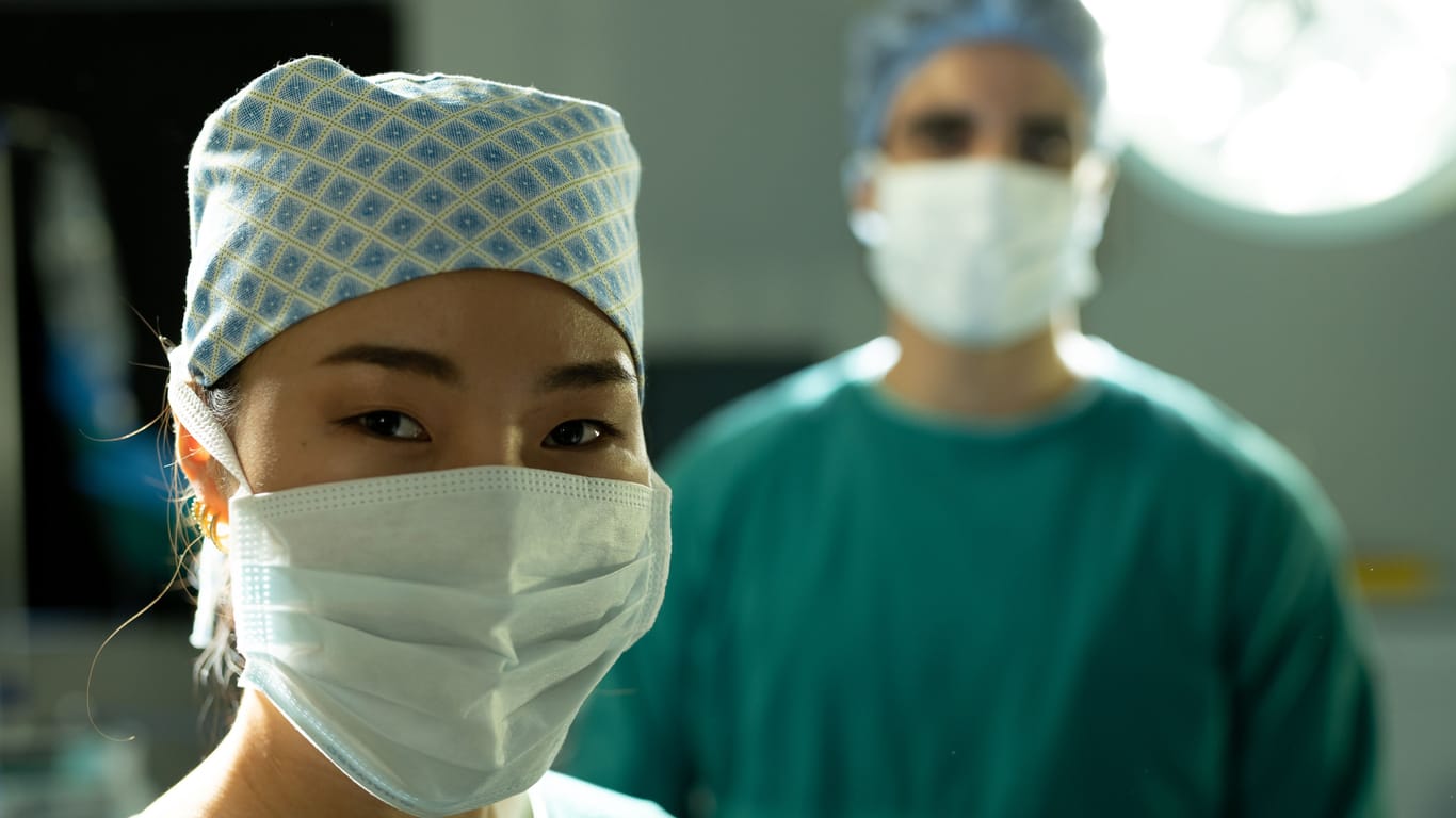 Corona-Maske im Krankenhaus: Was hat sie eigentlich gebracht?