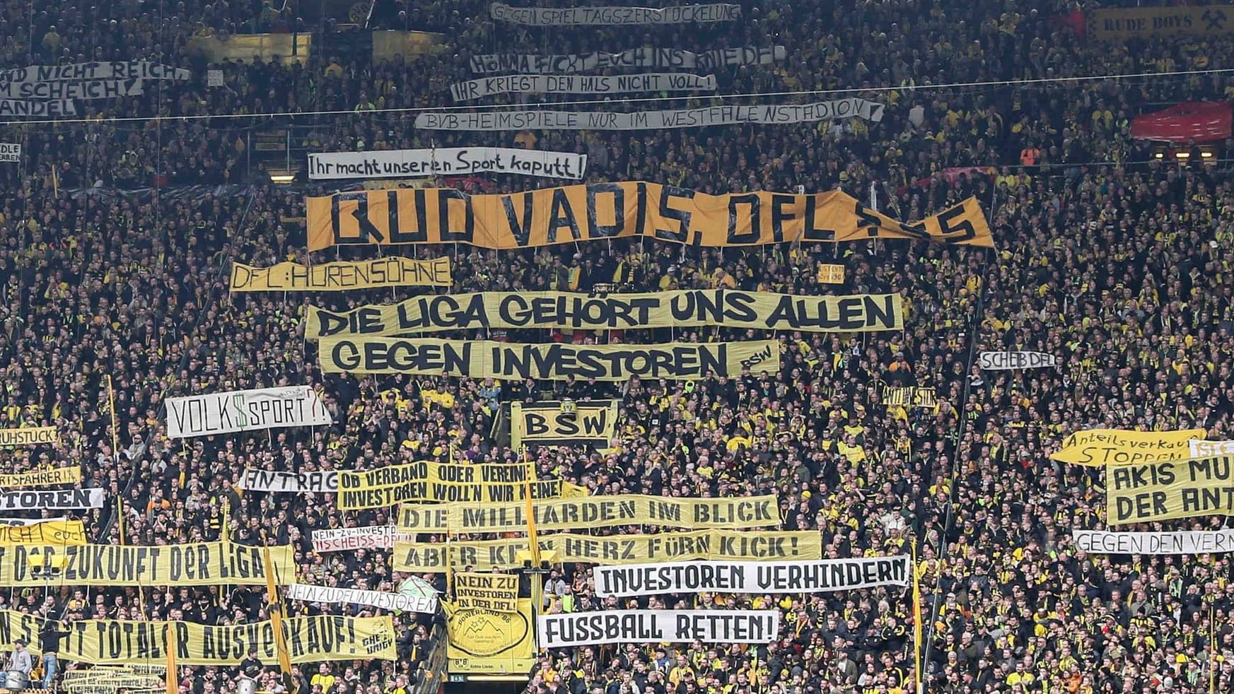 Bundesliga: Tausende Fans protestieren gegen Investoren
