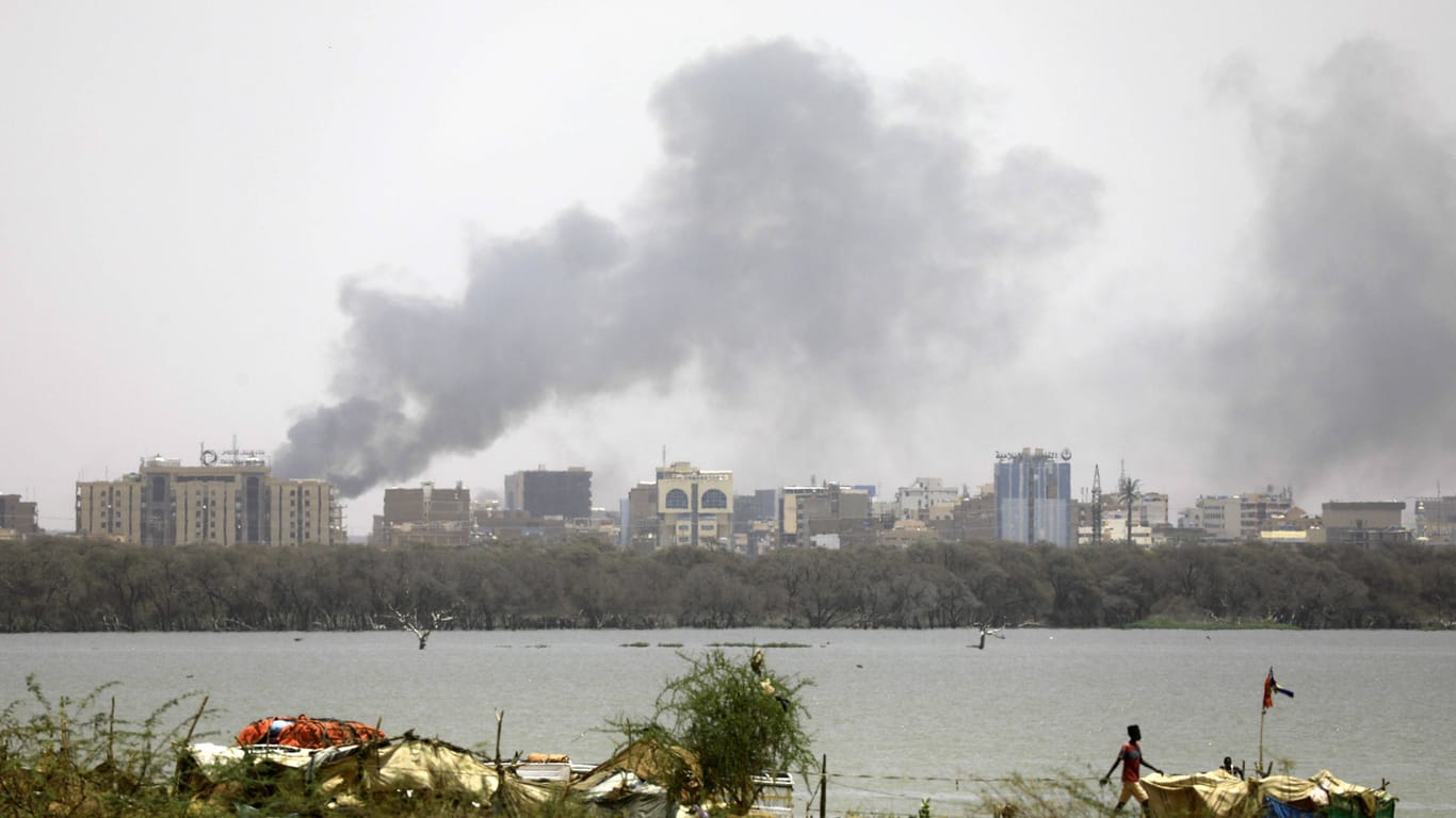 Rauchschwanden über Khartoum.