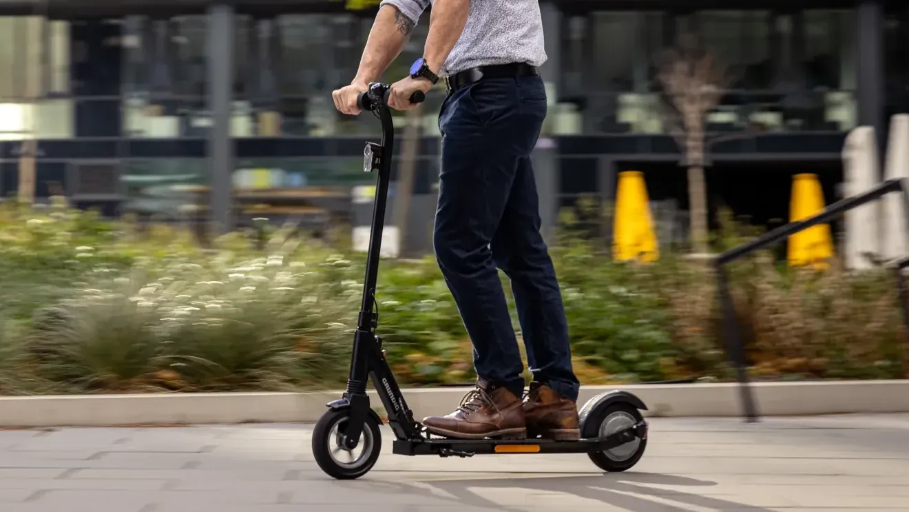 Sichern Sie sich heute einen E-Scooter von Grundig für weniger als 300 Euro.