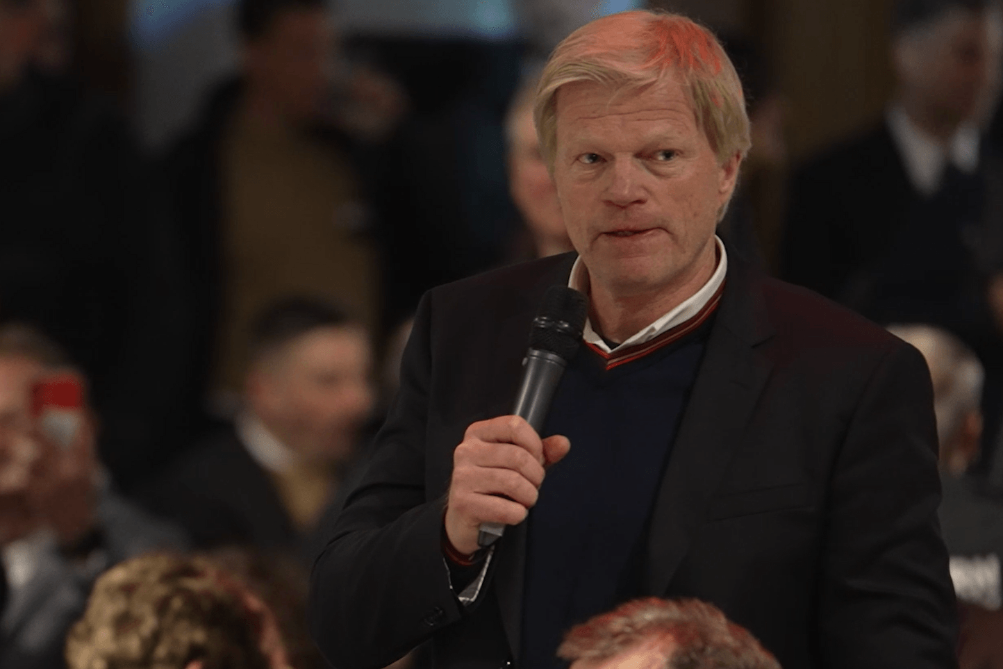 Oliver Kahn beim Bankett: Der Vorstandschef des FC Bayern war enttäuscht nach dem 0:3.