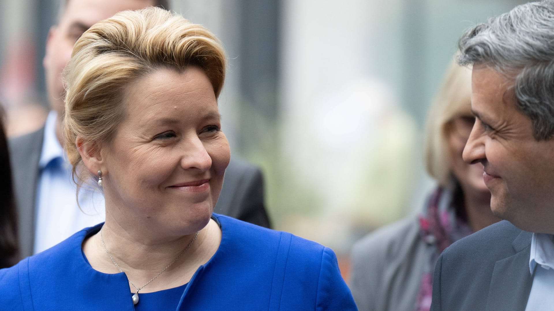 Franziska Giffey und Raed Saleh (SPD): Jetzt müssen die Berliner Sozialdemokraten über den Koalitionsvertrag entscheiden. Franziska Giffey und Raed Saleh (SPD): Jetzt müssen die Berliner Sozialdemokraten über den Koalitionsvertrag entscheiden.