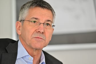 Herbert Hainer: Der Bayern-Präsident dementiert Gerüchte über einen Kahn-Rauswurf.