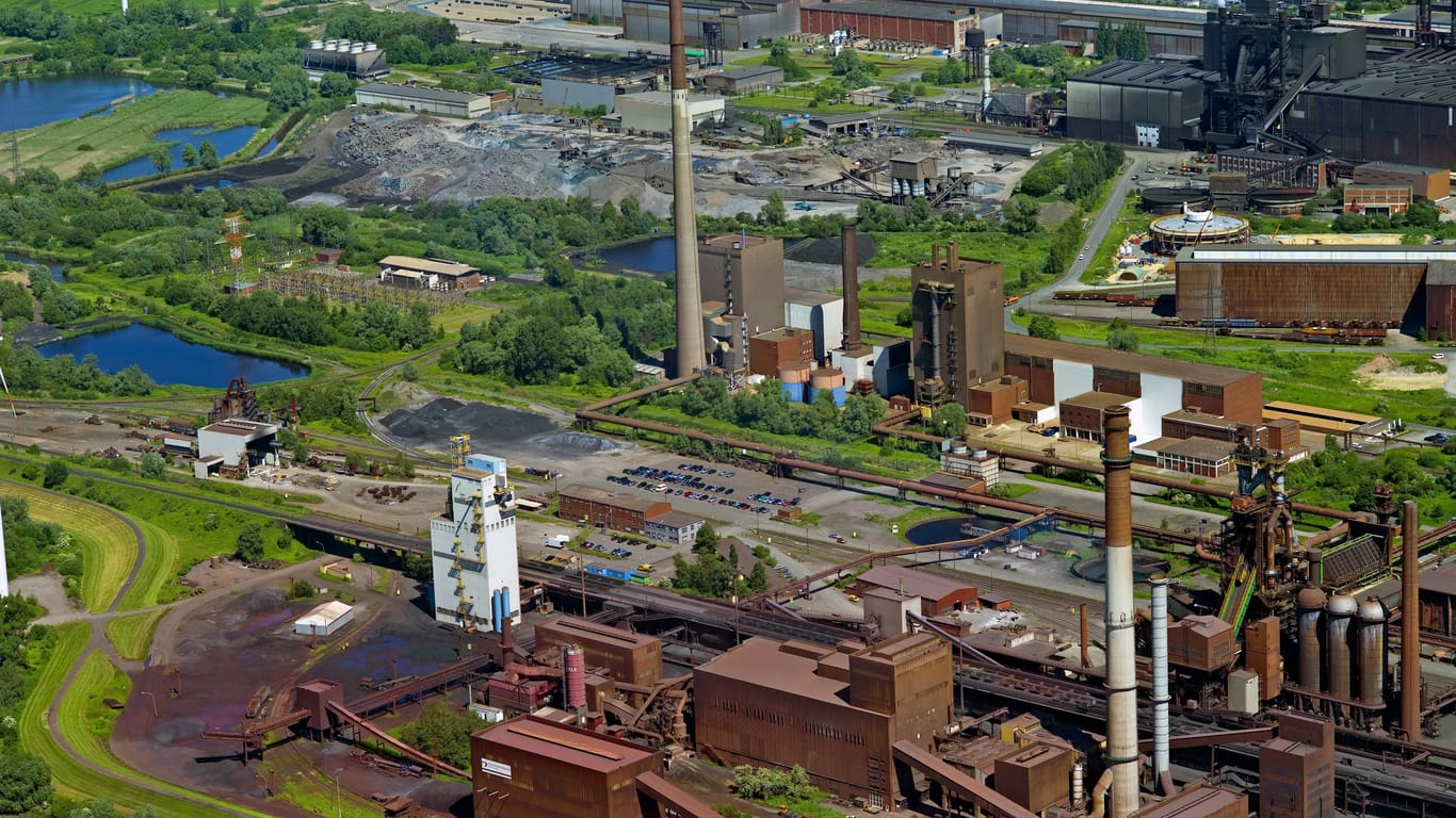 Luftbild des Bremer Stahlwerks am Unterlauf der Weser (Archivfoto): Betreiber ArcelorMittal gilt als einer der größten Arbeitgeber der Hansestadt.