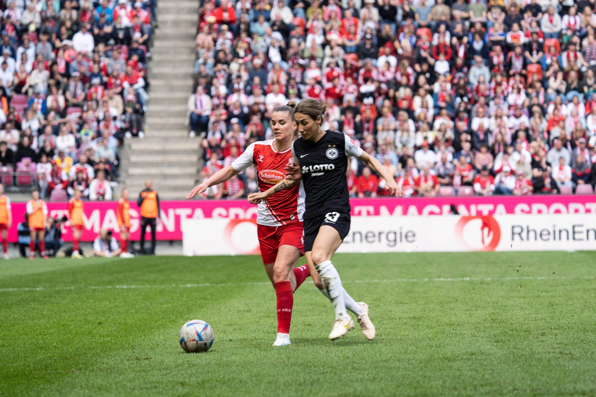 Zuschauerrekord in der Frauen-Bundesliga: So viele Fans wie in Köln am Sonntag gab es zuvor nicht.