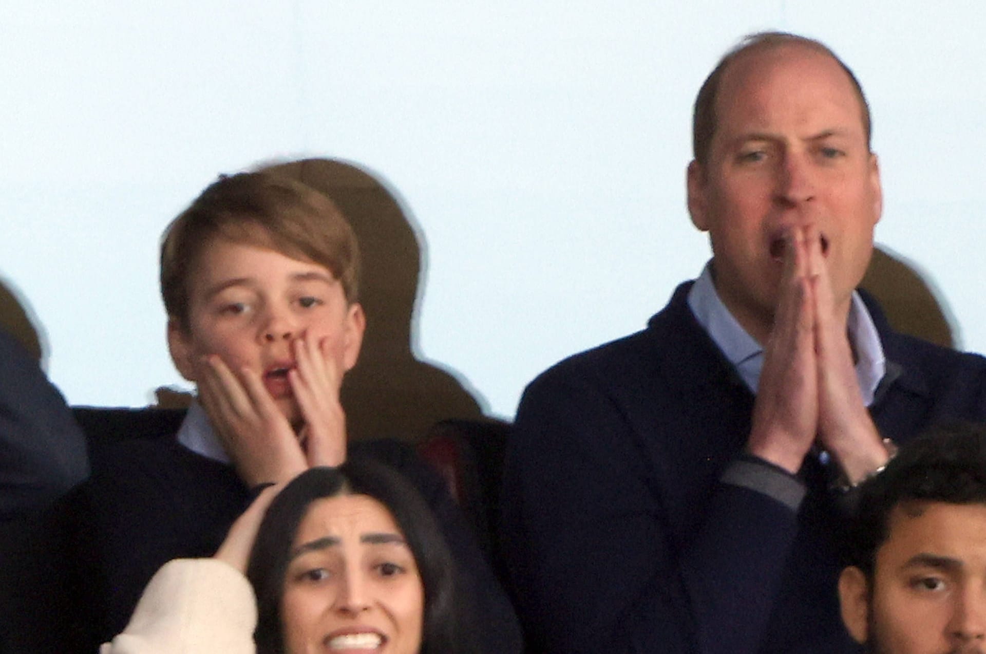 Sie verfolgten gespannt das Fußballspiel: Prinz George und Prinz William.