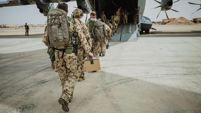 Bundeswehrsoldaten auf dem Weg in den Sudan.