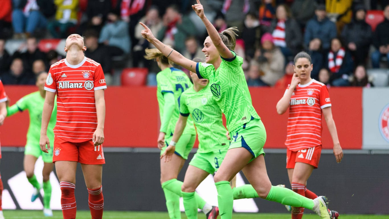 Jill Roord: Die Wolfsburgerin jubelt – ihr Team führt 2:0.