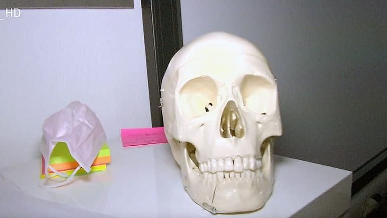 Totenkopf statt Titelmelodie: Eine technische Panne sorgte beim "Hessenschau"-Publikum für Verwunderung. Totenkopf statt Titelmelodie: Eine technische Panne sorgte beim "Hessenschau"-Publikum für Verwunderung.