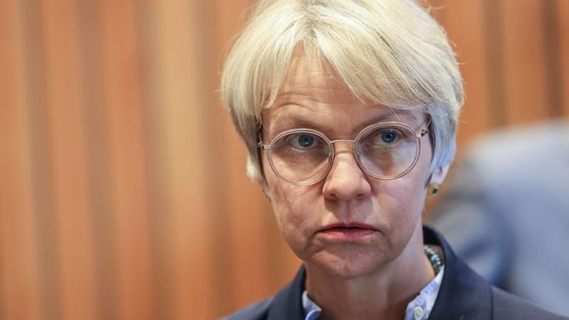 Dorothee Fell: Die Schulministerin hat Kommunikationsfehler eingeräumt.