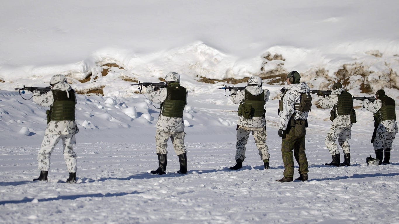 Finnische Soldaten bei einem Manöver: Noch immer ist der Kampf im Schnee fester Bestandteil der finnischen Militärausbildung.