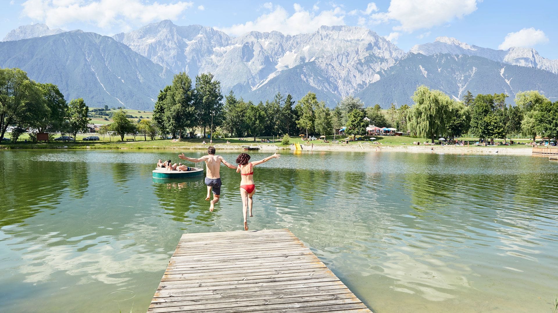 Oder zieht es Sie in der Sommerhitze eher ins kühle Nass? Dann machen Sie einen Ausflug zum Badesee Mieming.