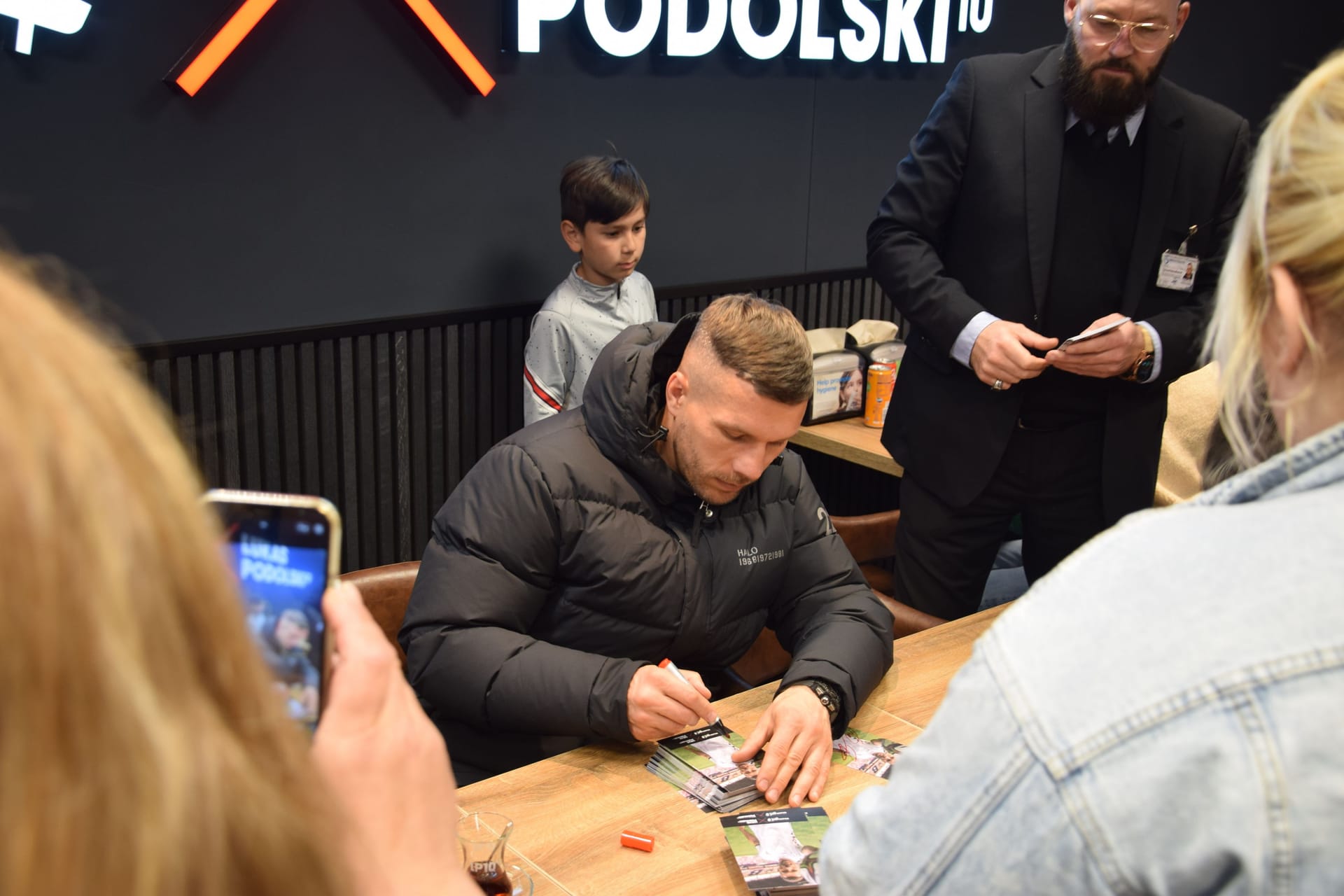 Lukas Podolski: Der Weltmeister war persönlich bei der Eröffnung anwesend.