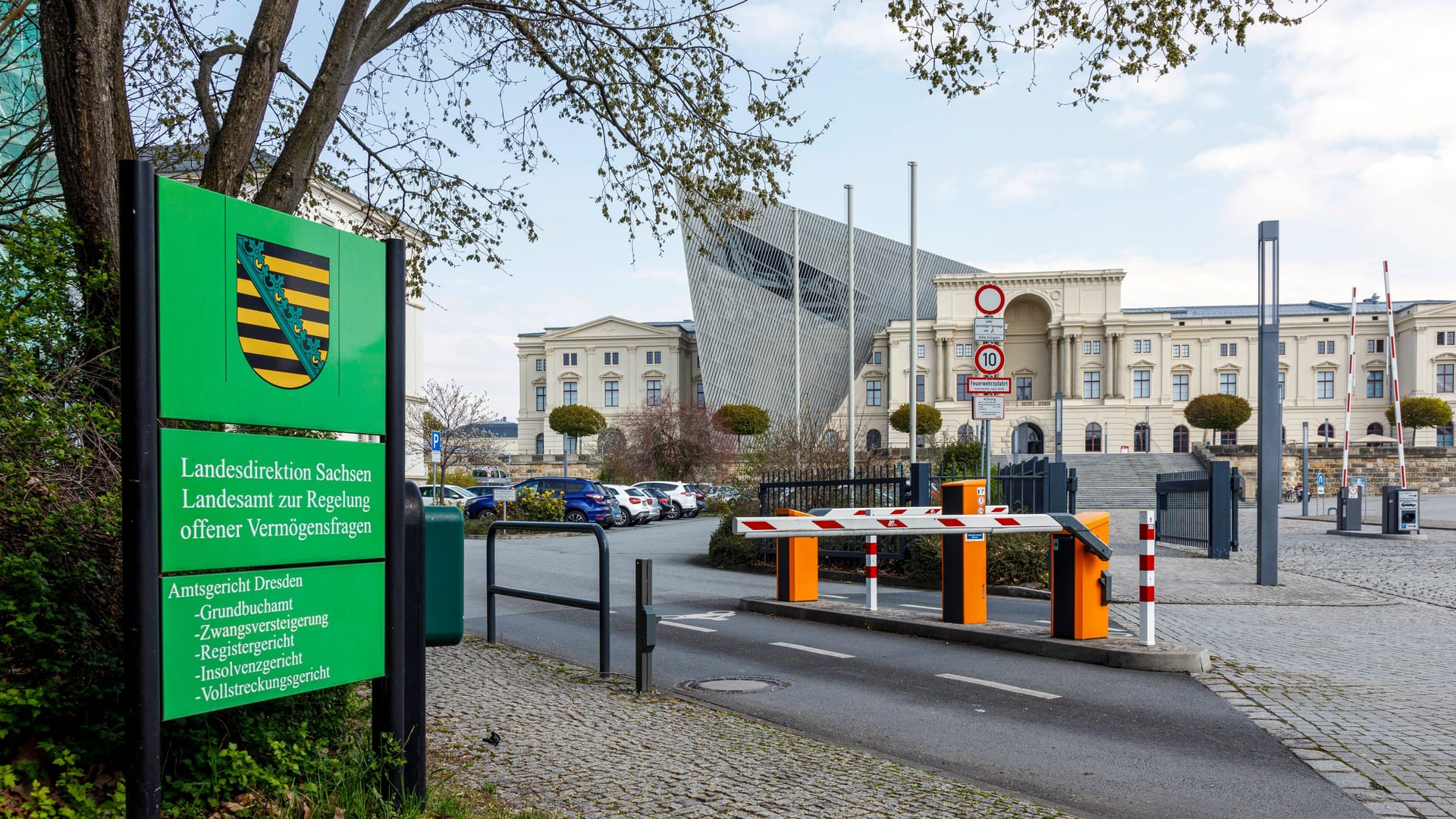 Die Landesdirektion Sachsen (Archivfoto): Hier soll sich der erste Entführungsversuch abgespielt haben. Die Landesdirektion Sachsen (Archivfoto): Hier soll sich der erste Entführungsversuch abgespielt haben.